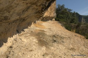 Walk along the rock gallery